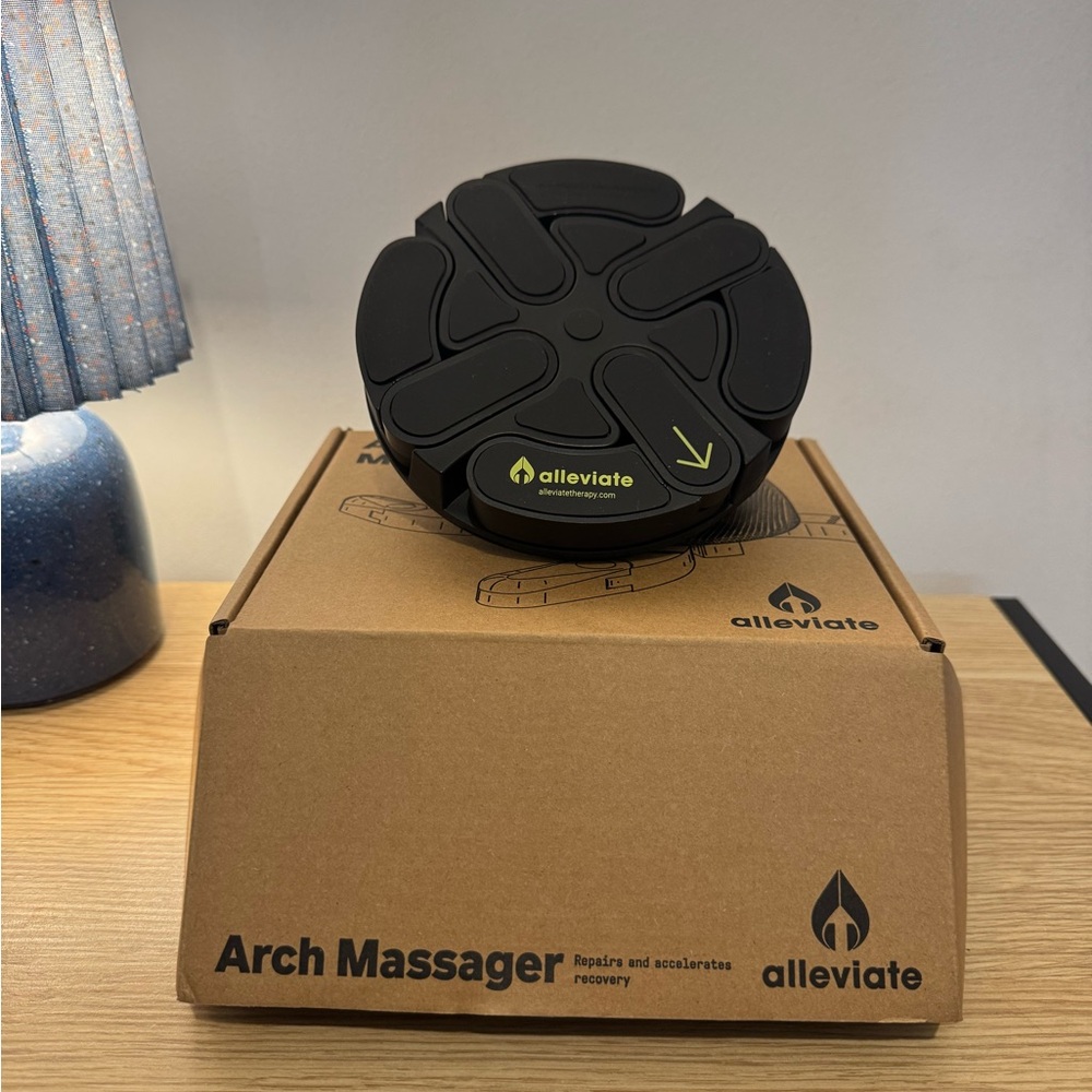 Alleviate Black Arch Massager